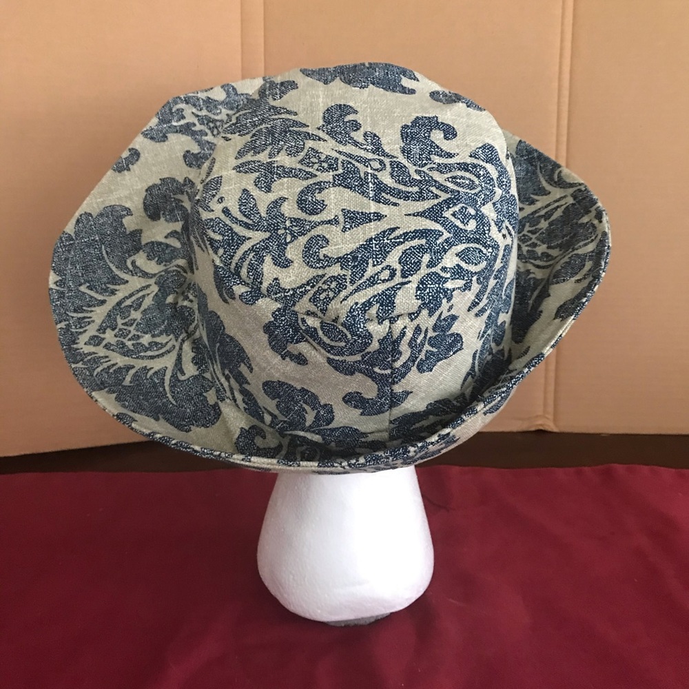 Handmade hat - Picture 3 of 3